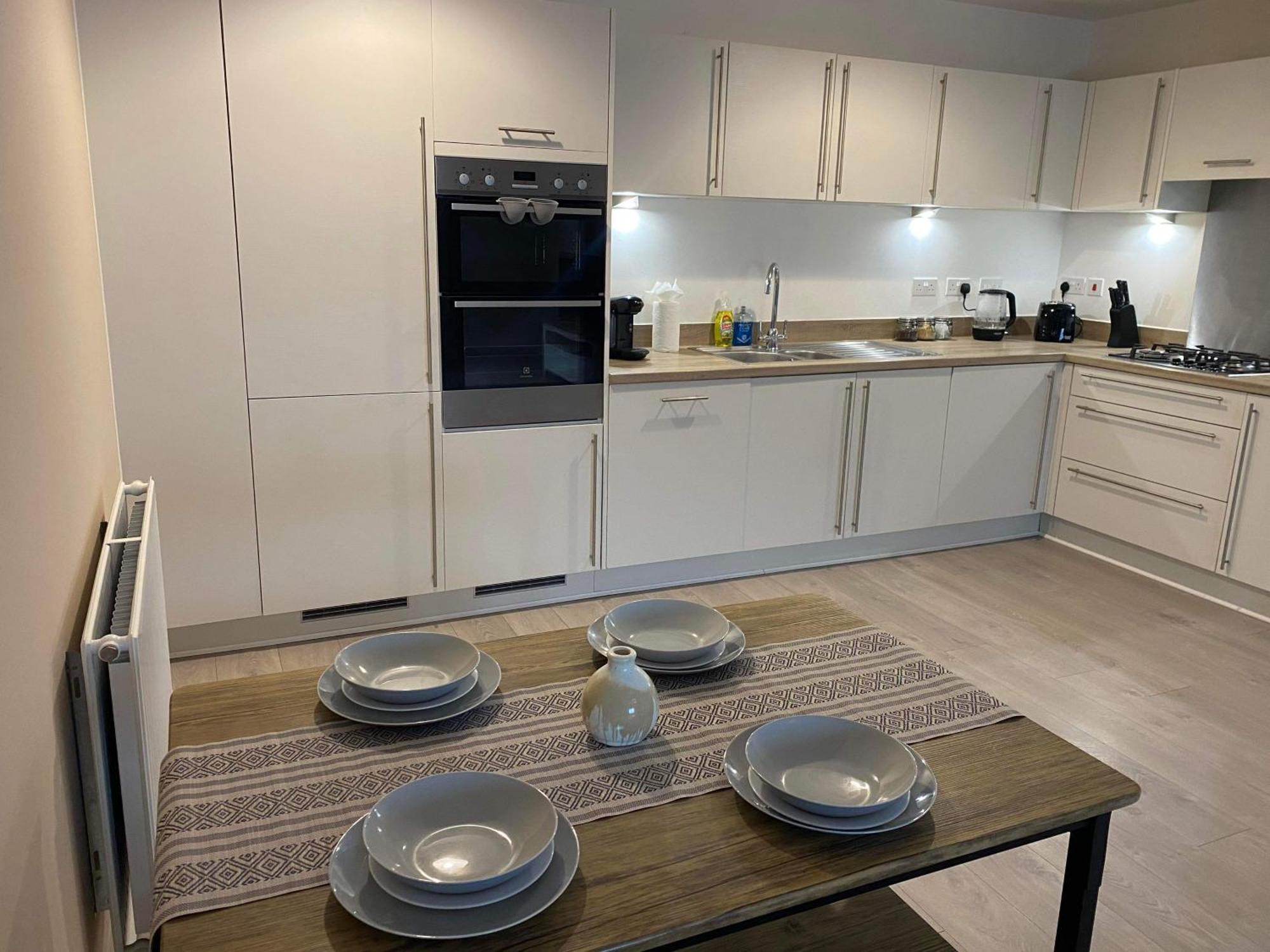 Crawley 2Bed Apartament Close To Gatwick Airport Copthorne  Екстериор снимка